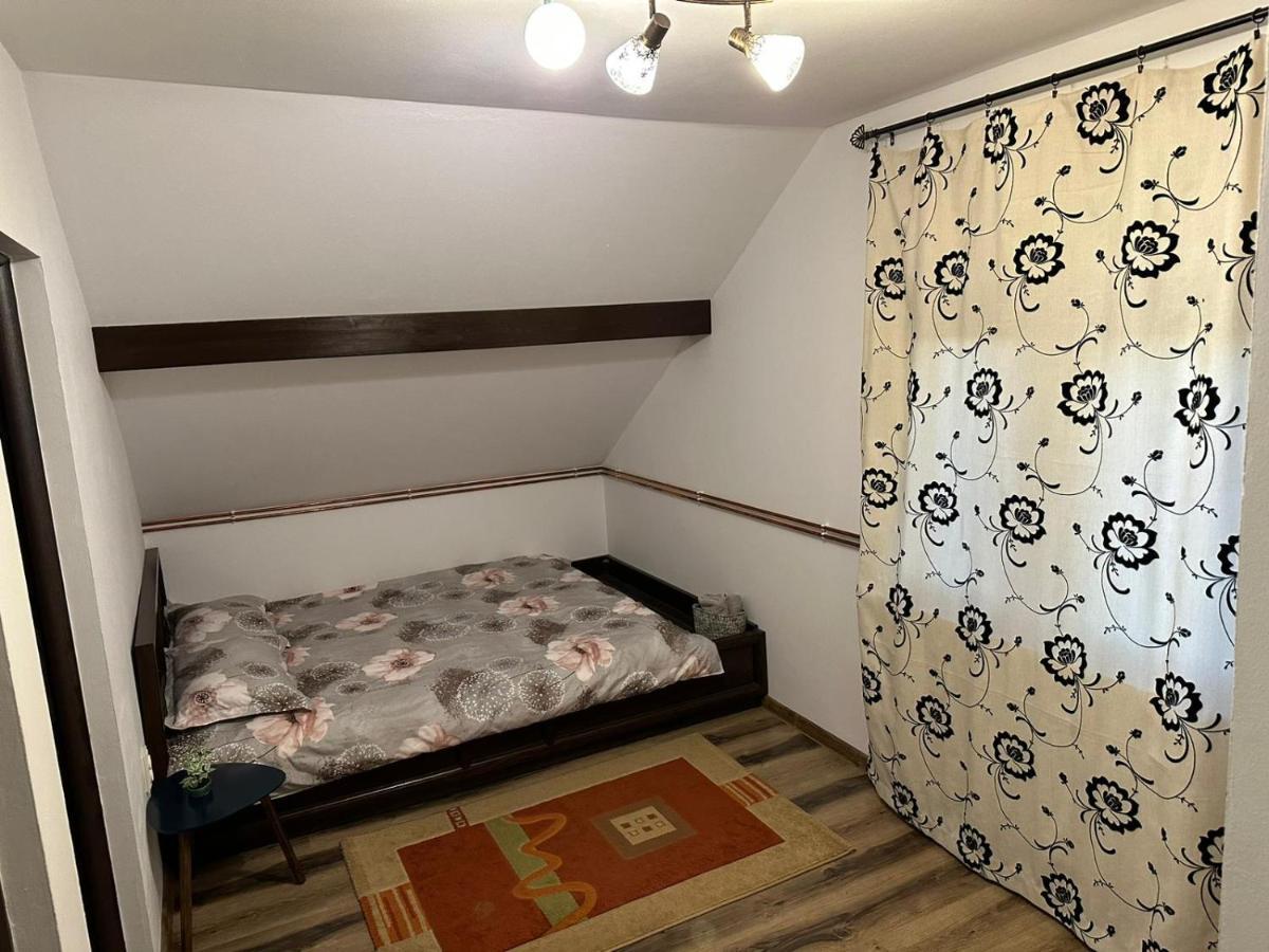 Casa De Vacanta Mirela Novaci-Străini Dış mekan fotoğraf