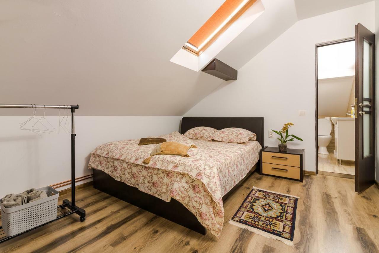 Casa De Vacanta Mirela Novaci-Străini Dış mekan fotoğraf
