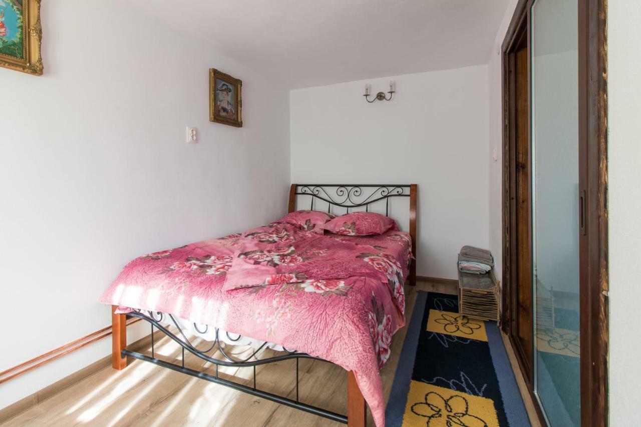 Casa De Vacanta Mirela Novaci-Străini Dış mekan fotoğraf